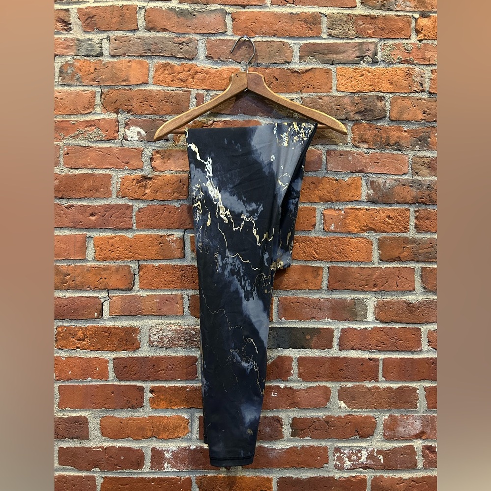 Black and Gold Marble Leggings